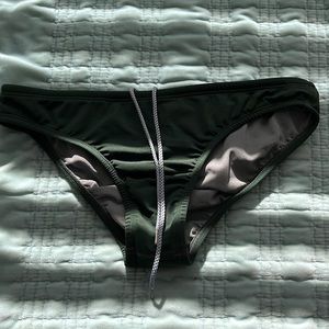 Jolyn Andy bottoms, dark green. Size medium.